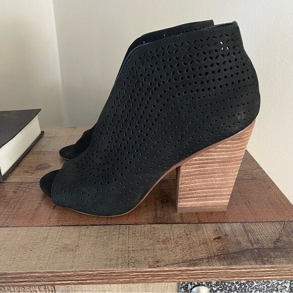 NWOB Vince Camuto Kainan open toe bootie - Picture 4 of 4